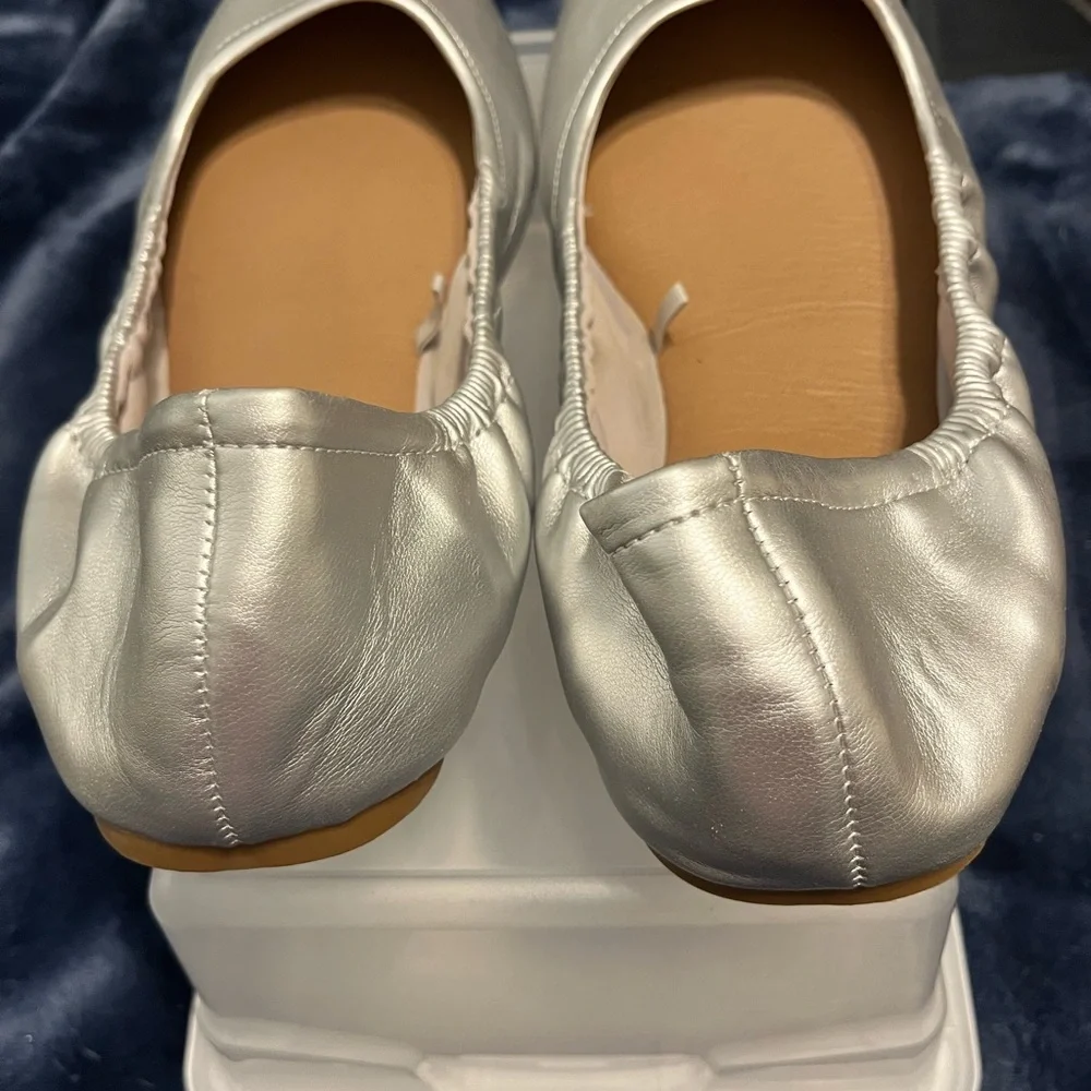 Torrid Metallic Silver Flats - Picture 3 of 6